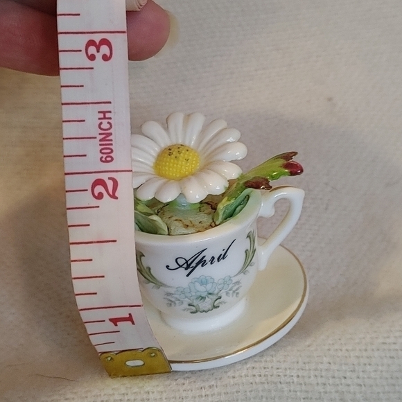 MARURI Masterpiece Bone China Flower April - Picture 6 of 6